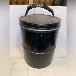 Vintage 1950/60s wig/ hat carry case. AND it’s a double.